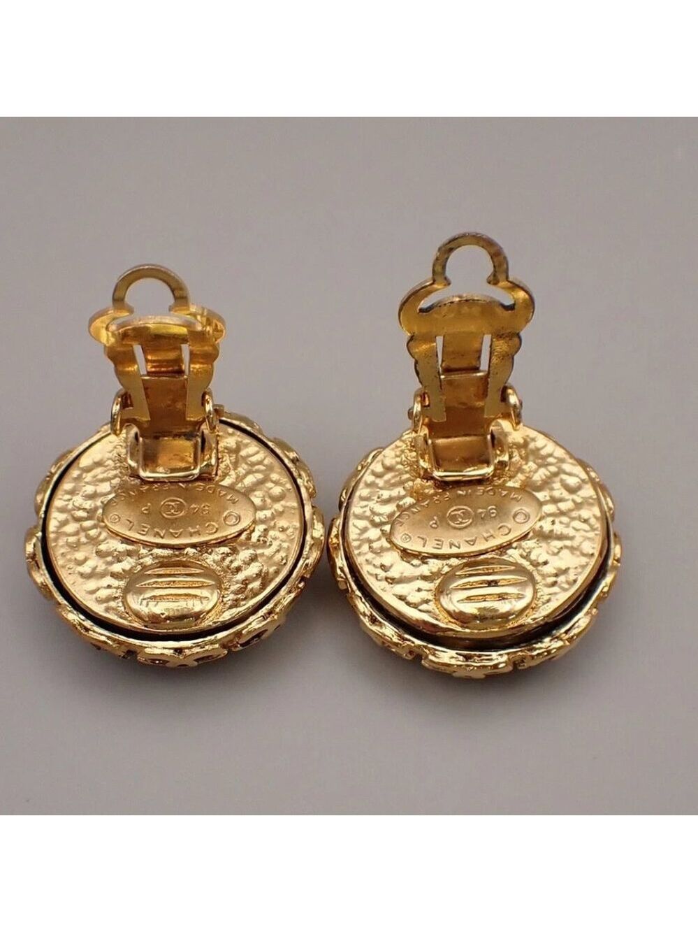 CHANEL CC ogo Tiger Eye Round Button Earrings 94P Clip-On GHW Vintage 298-082025 - Picture 7 of 11